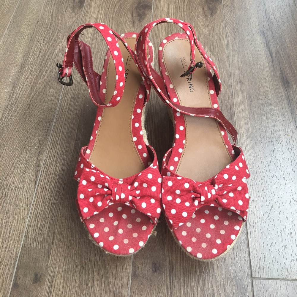 Polka dot wedges! Super Cute and Comfy!
