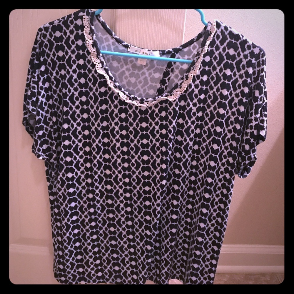 Summer shirt with open back