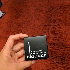 NWT Doucce mini eyeshadow