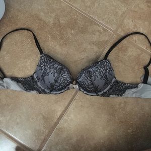 Victoria's Secret lace bra LIKE NEW