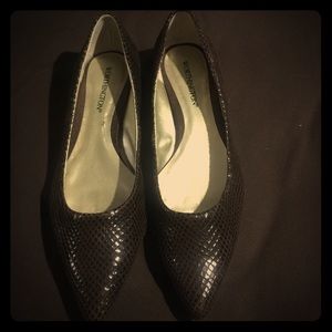 Pointed toe kitten wedges