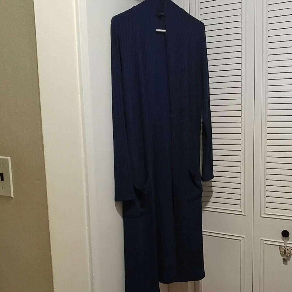 Lisa Rinna Long sweater, navy blue or maroon red