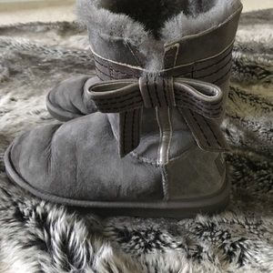 GREY BOW UGGS