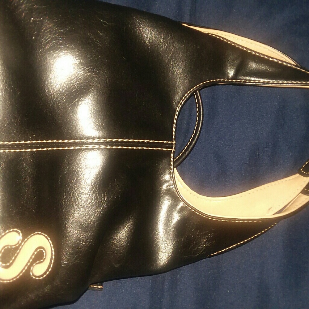 Nine West black leather purse