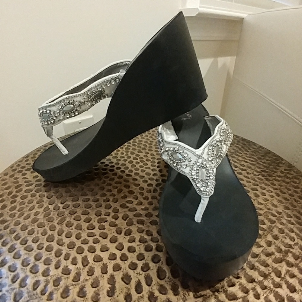 White and black wedges