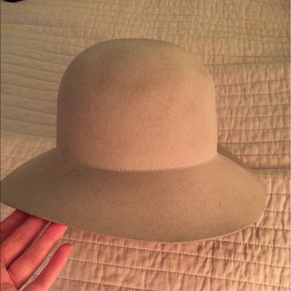 🎉MOVING SALE 🎉 Urban Outfitters Felt Hat