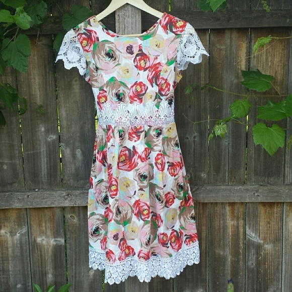 Gate One Collection Dresses & Skirts - Floral crochet lace midi party occasion dress