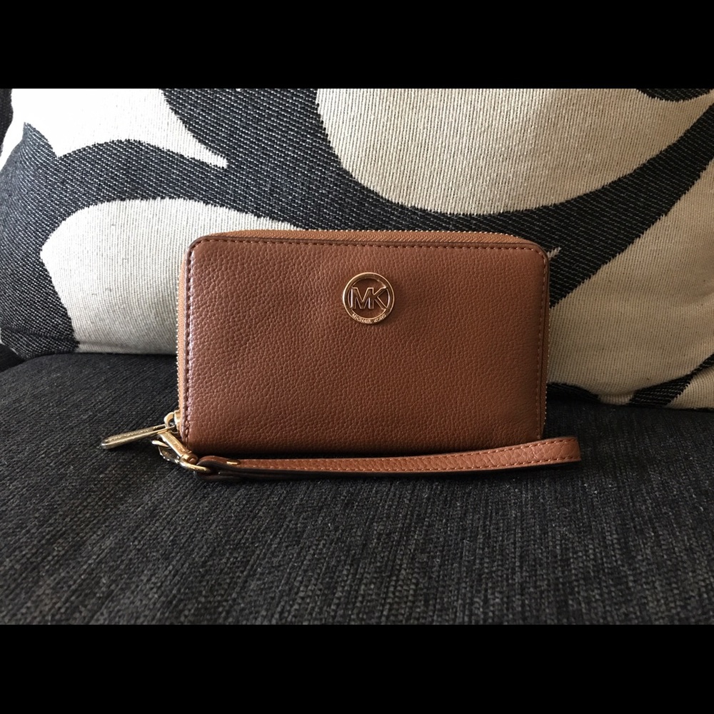 Michael Kors - Pebble Brown Wristlet/Wallet! - Picture 1 of 7