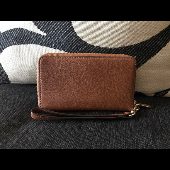 Michael Kors - Pebble Brown Wristlet/Wallet! - Picture 2 of 7