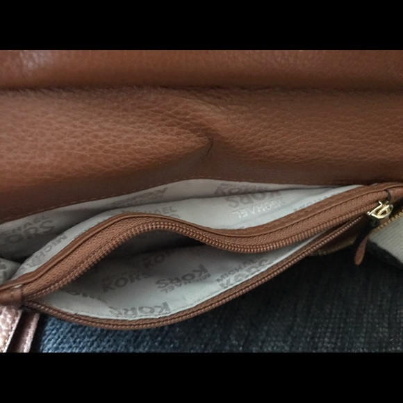 Michael Kors - Pebble Brown Wristlet/Wallet! - Picture 6 of 7