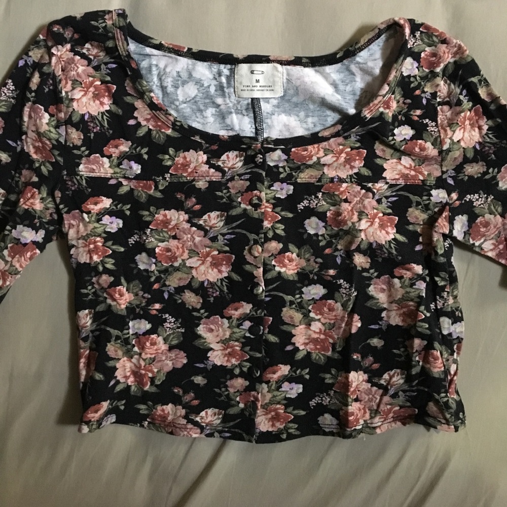 Long sleeve floral print crop top