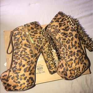 Heels with spike