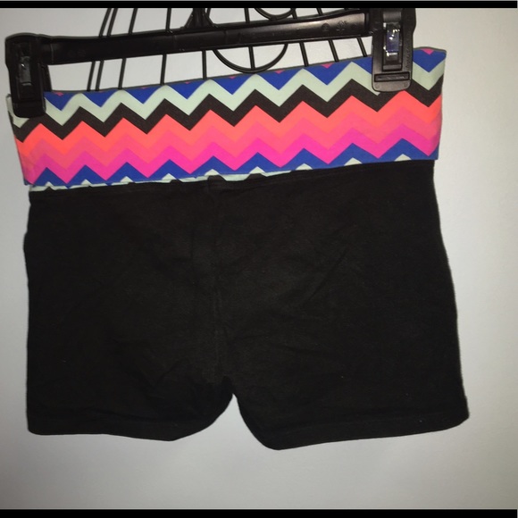 🎀VS PINK yoga shorts - Picture 2 of 3