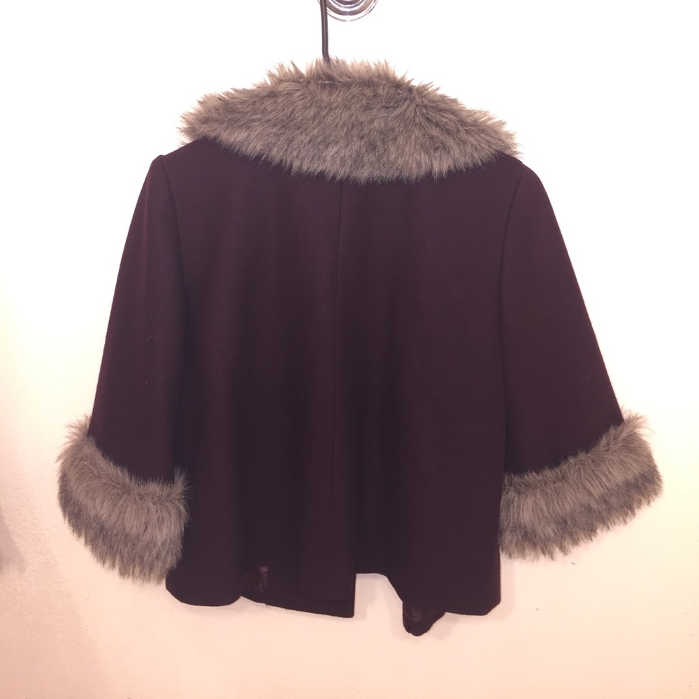 Dark maroon short coat with faux fur - Picture 5 of 5