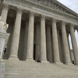 Meet your Posher, Lora