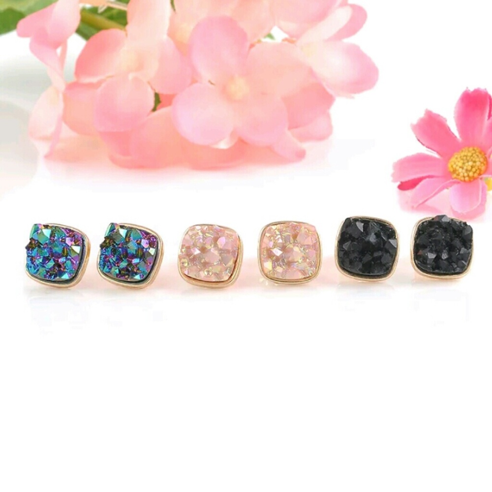 Adorable Druzy Look Gold Stud Earrings - Picture 2 of 7