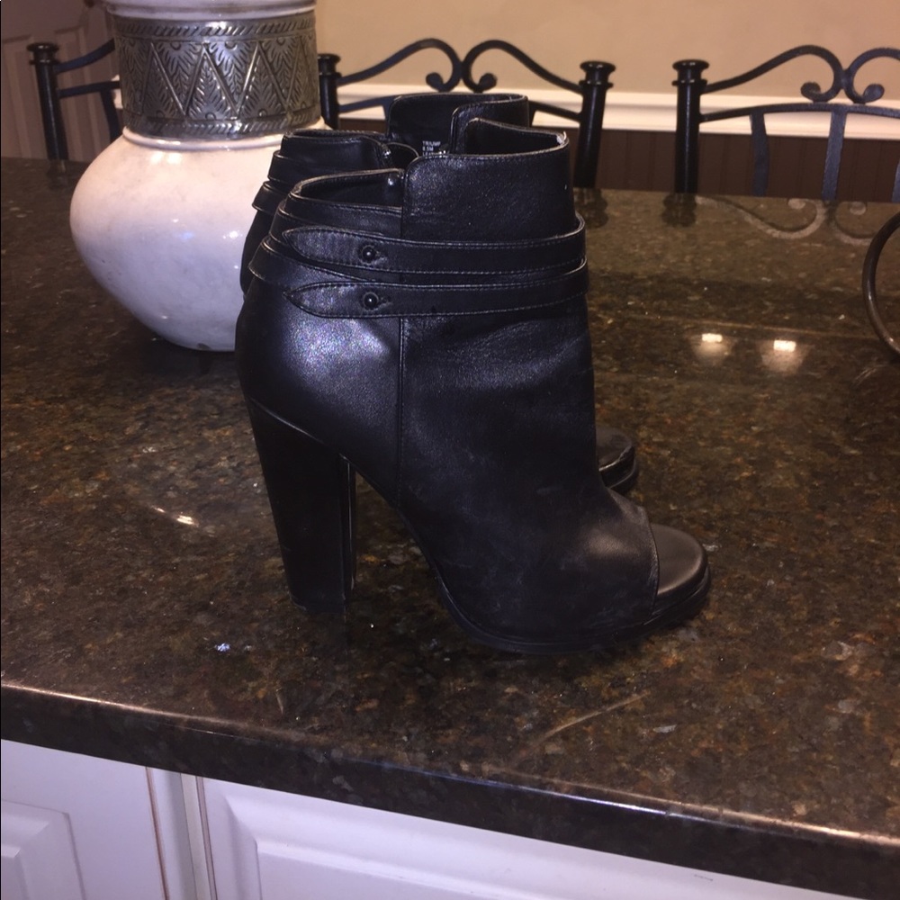 Steve Madden Peep Toe bootie
