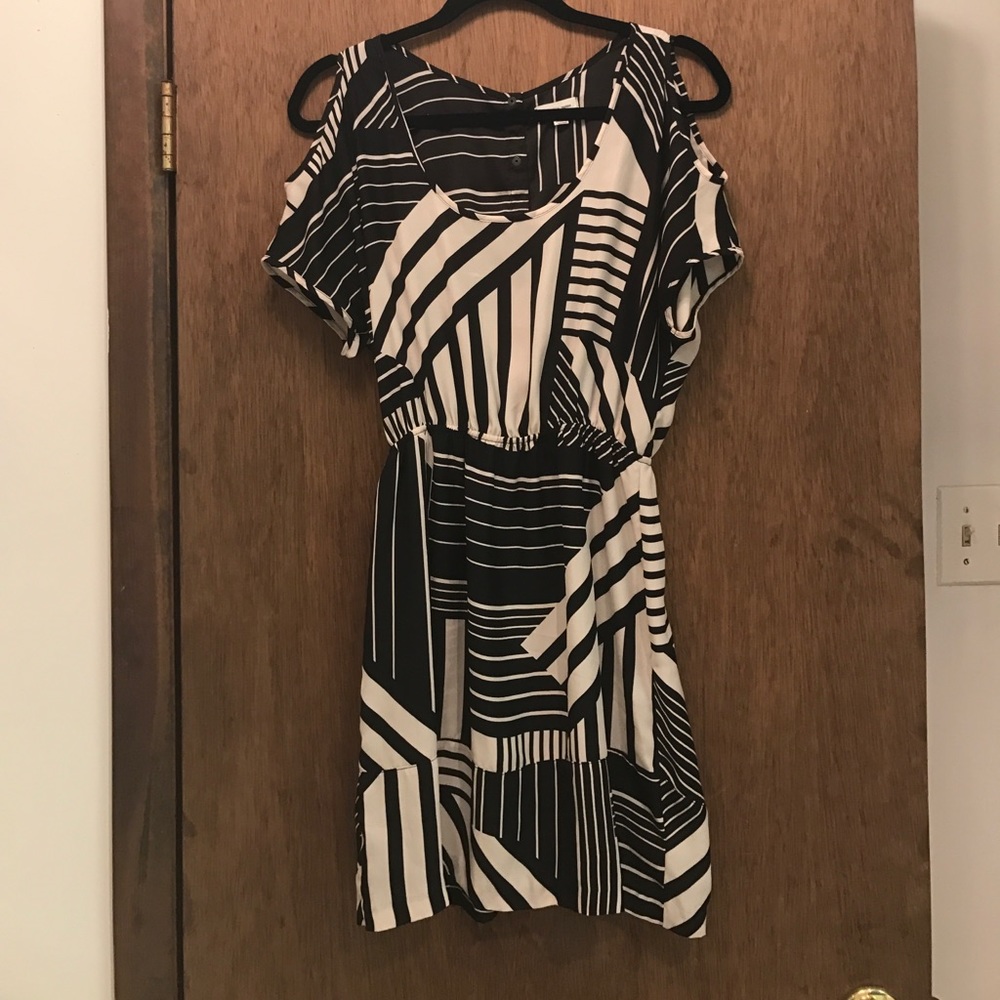 Silence & Noise Cold Shoulder Dress size S