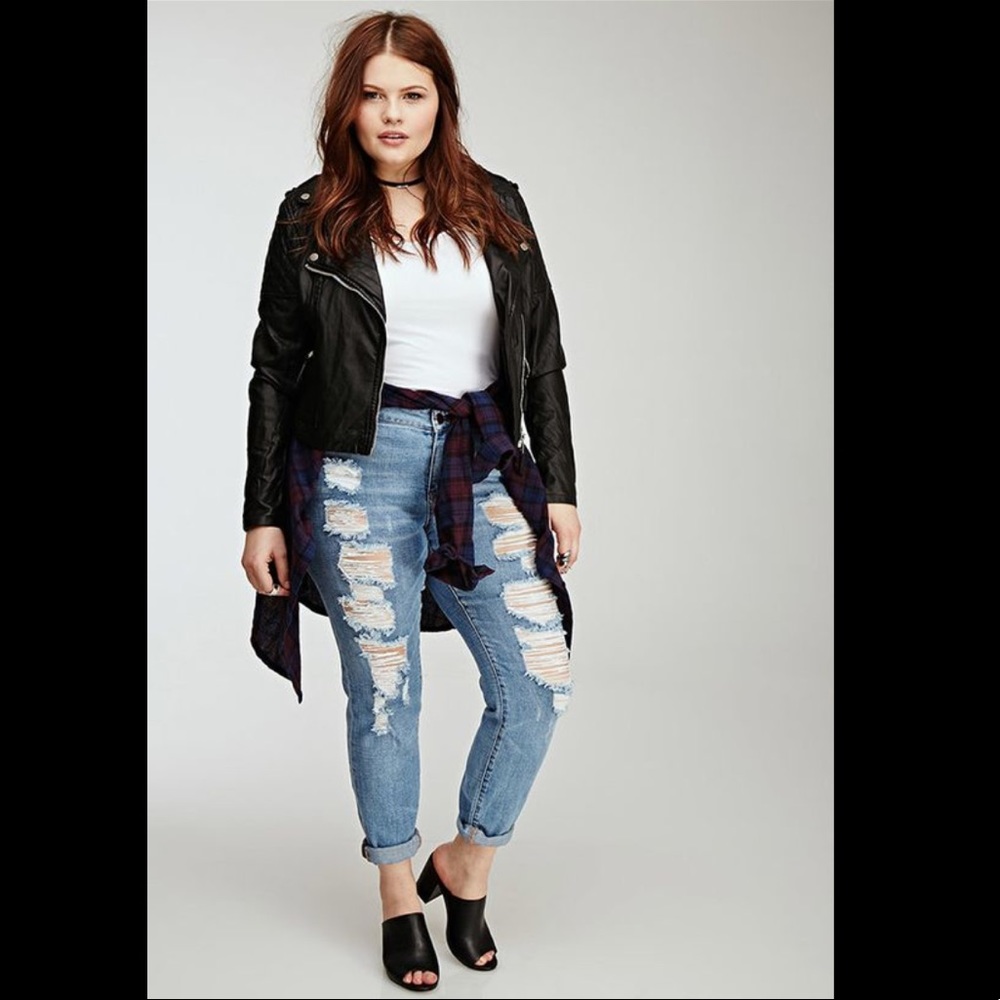 F21 Plus Size Distressed Boyfriend Jeans