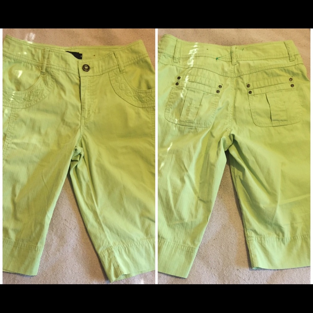 Green capris