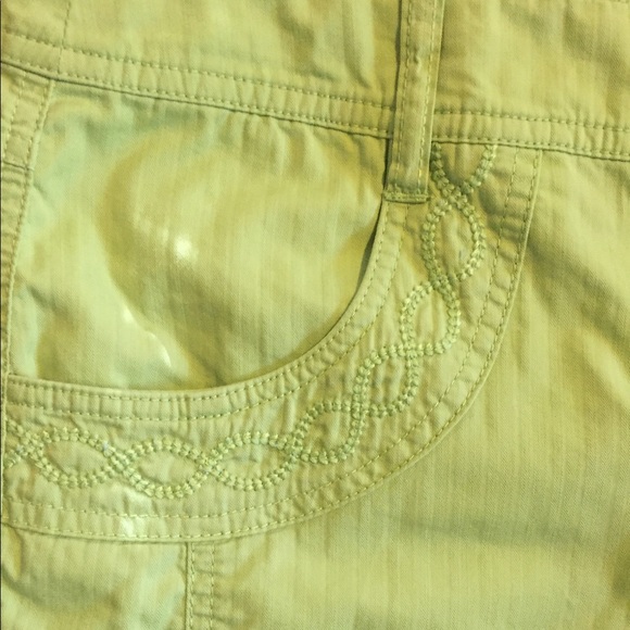 Green capris - Picture 2 of 3