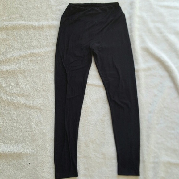 LuLaRoe Pants - Black Solid Lularoe Leggings - SUPER RARE - OS