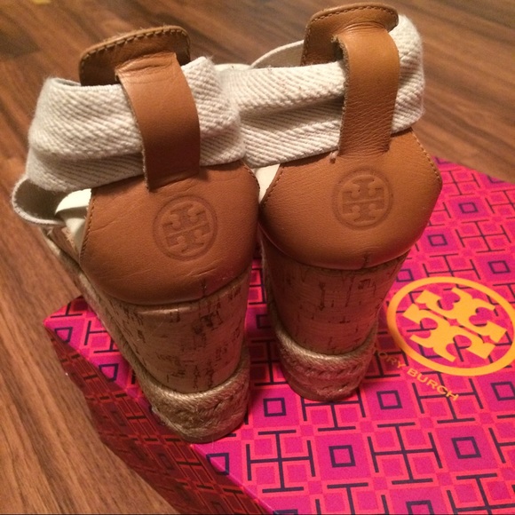 6 Tory Burch white cork canvas wedge shoes size 6 - Picture 3 of 5