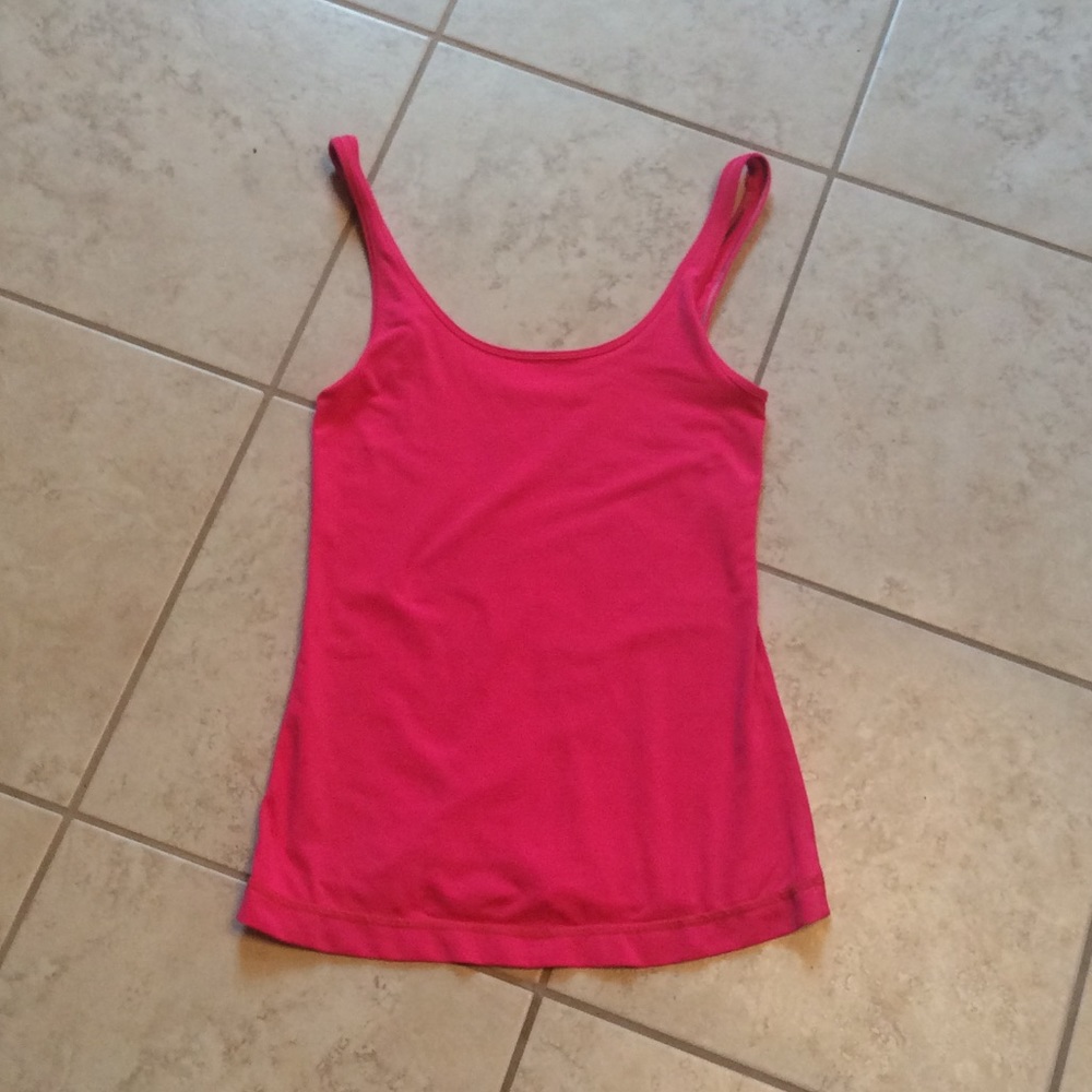 Lululemon pink tank
