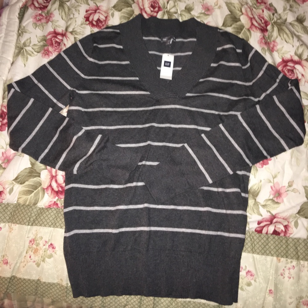 BRAND NEW GAP SWEATER