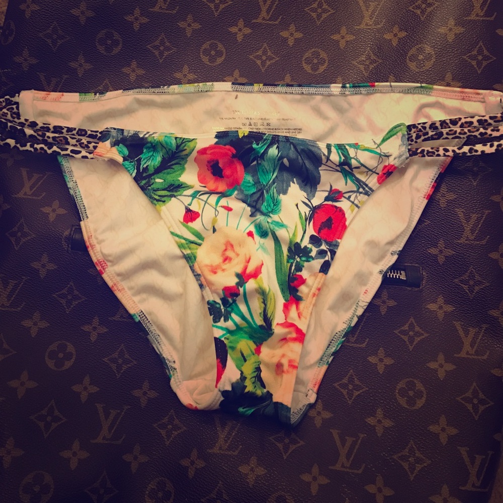 Victoria Secret swimsuit bottom!!