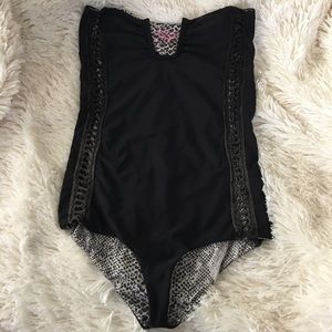 Acacia Africa one piece in black. Size medium