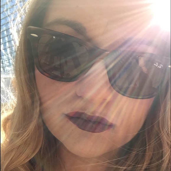 Meet your Posher, Lindsey - Picture 2 of 3