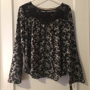 SOLD | Bell sleeve floral blouse