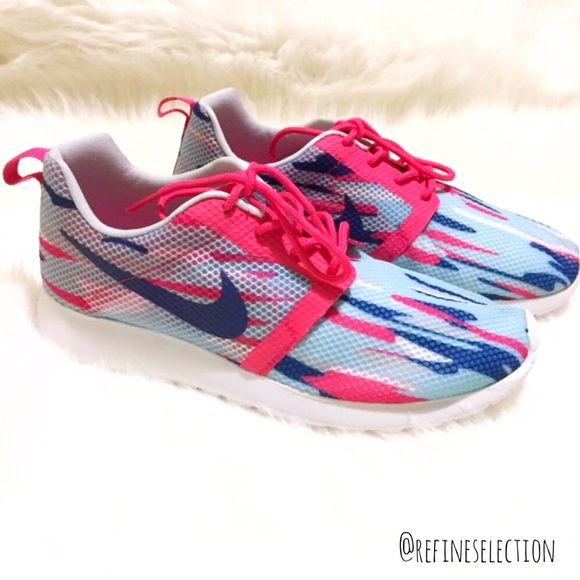 Nike Roshe One Flight Weight Sneakers - Picture 3 of 7