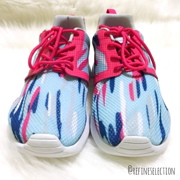 Nike Roshe One Flight Weight Sneakers - Picture 5 of 7