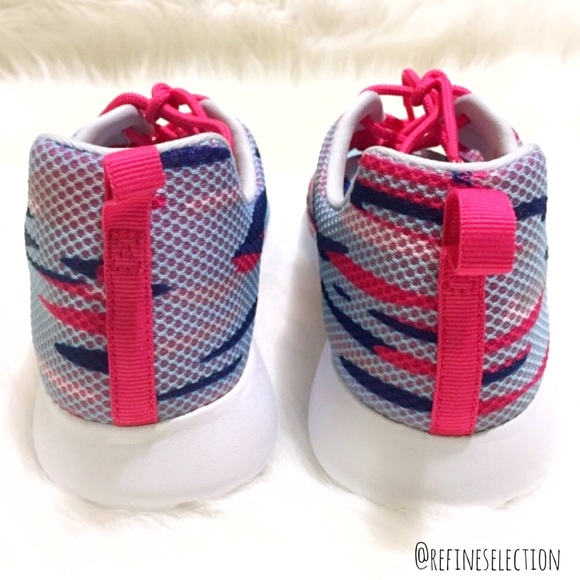 Nike Roshe One Flight Weight Sneakers - Picture 6 of 7