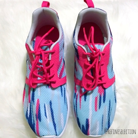 Nike Roshe One Flight Weight Sneakers - Picture 4 of 7