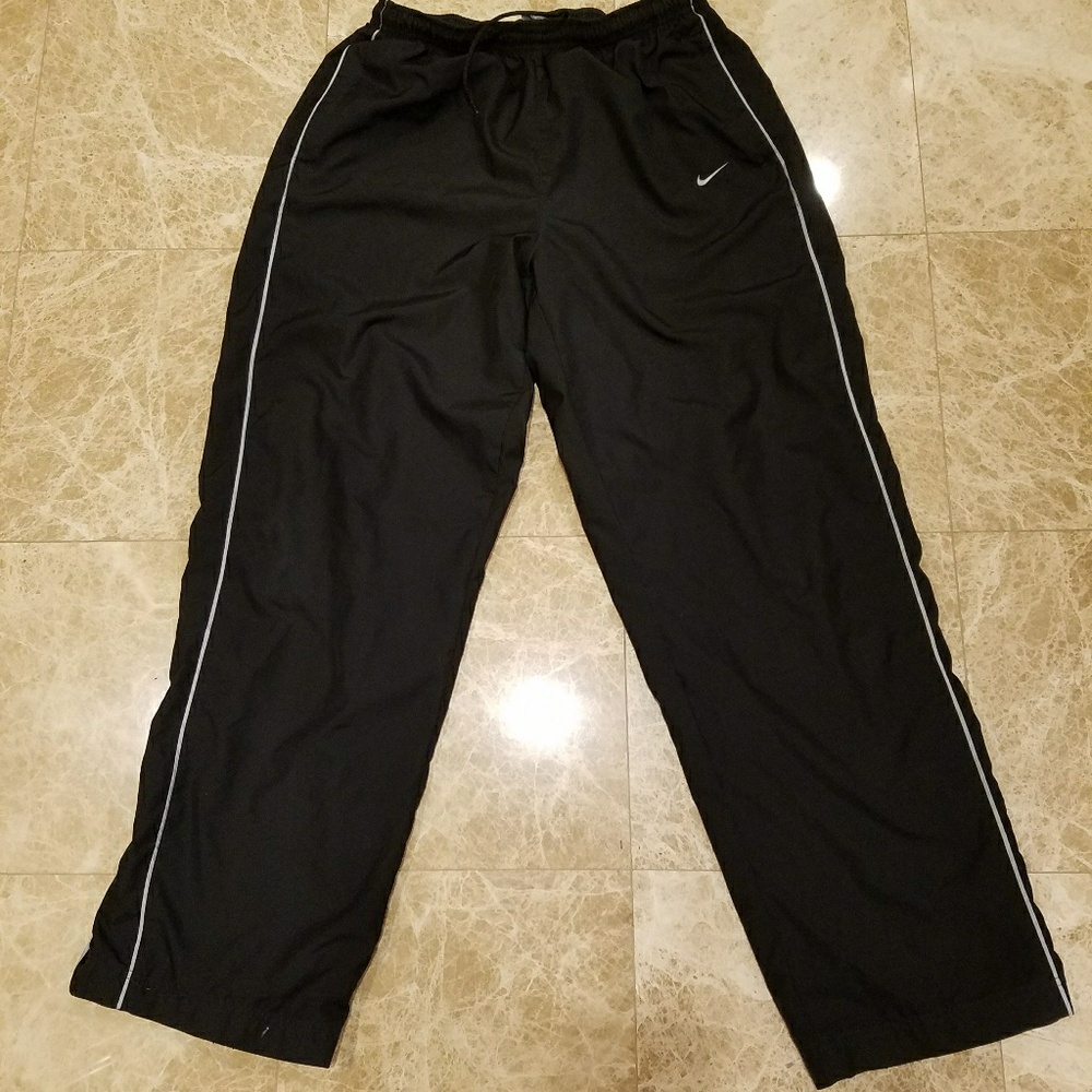 Mens Size L NIKE mesh lined Pants