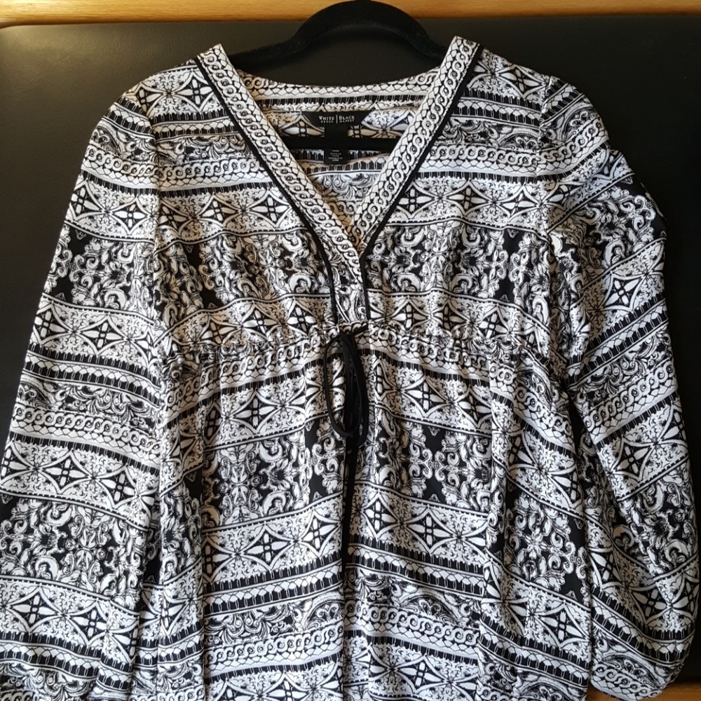 White House, Black market blouse