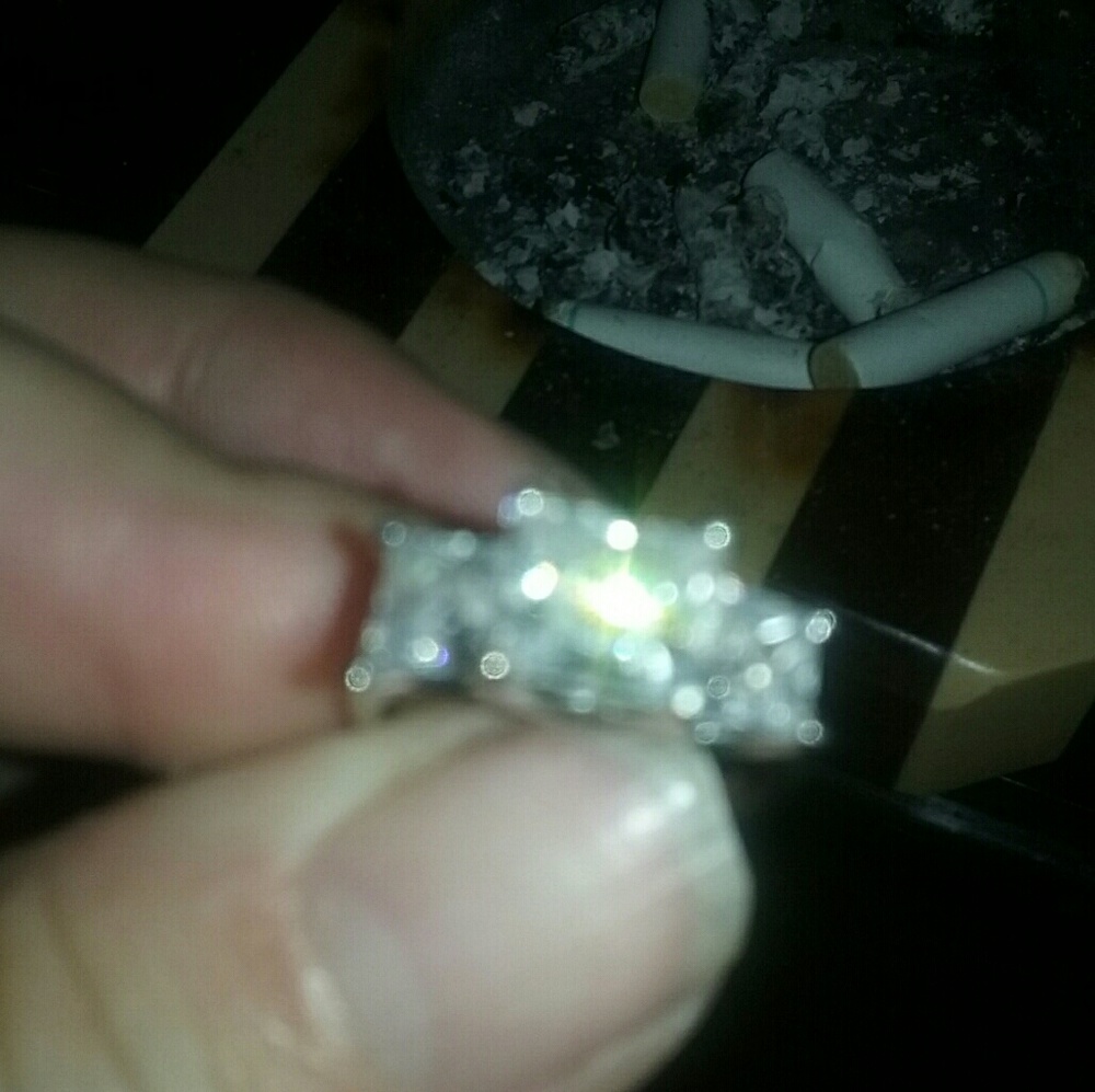 Women's engagement ring