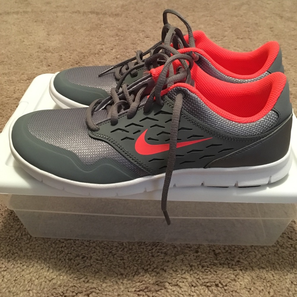 Nike Coral/Grey Sneakers
