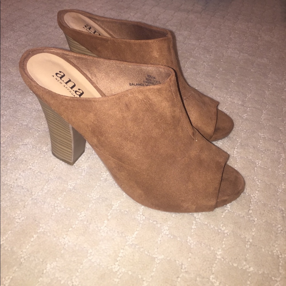 NWOT A.N.A Suede Bootie Heels Never Worn 8.5