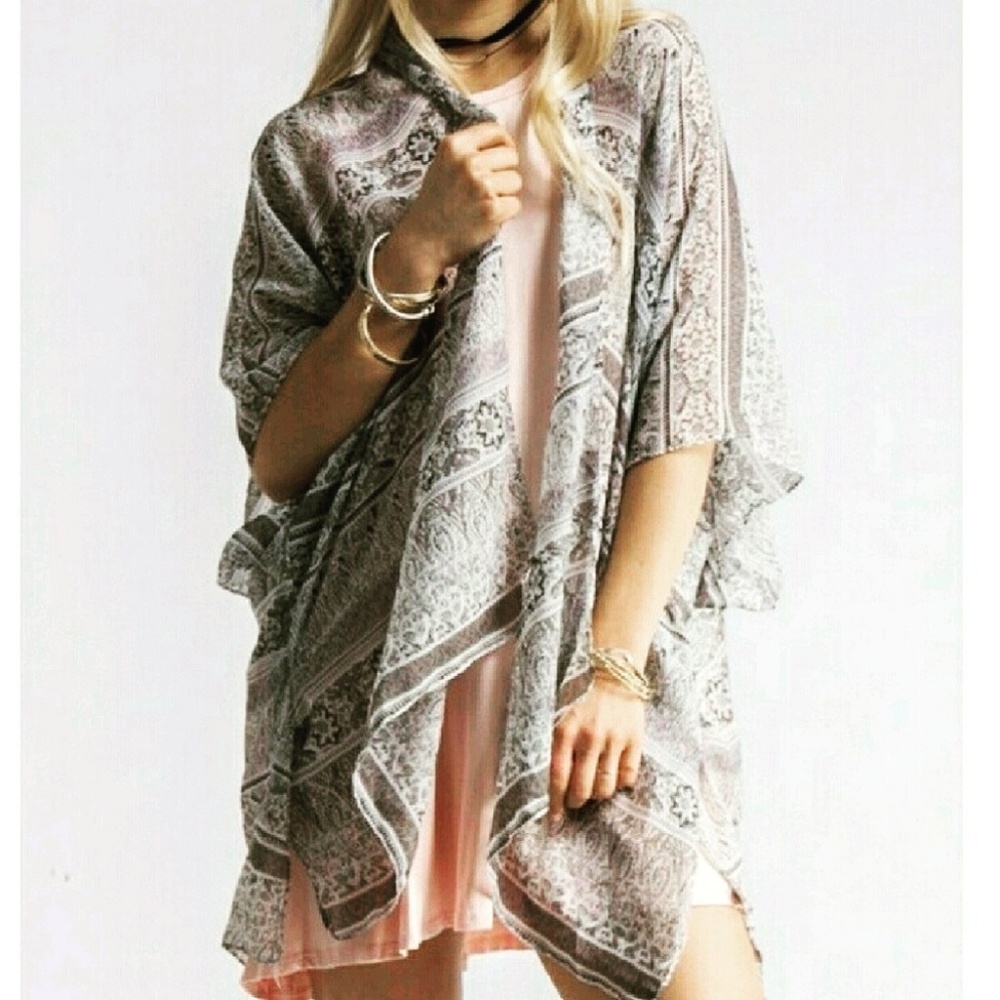 Flower print kimono top under 25