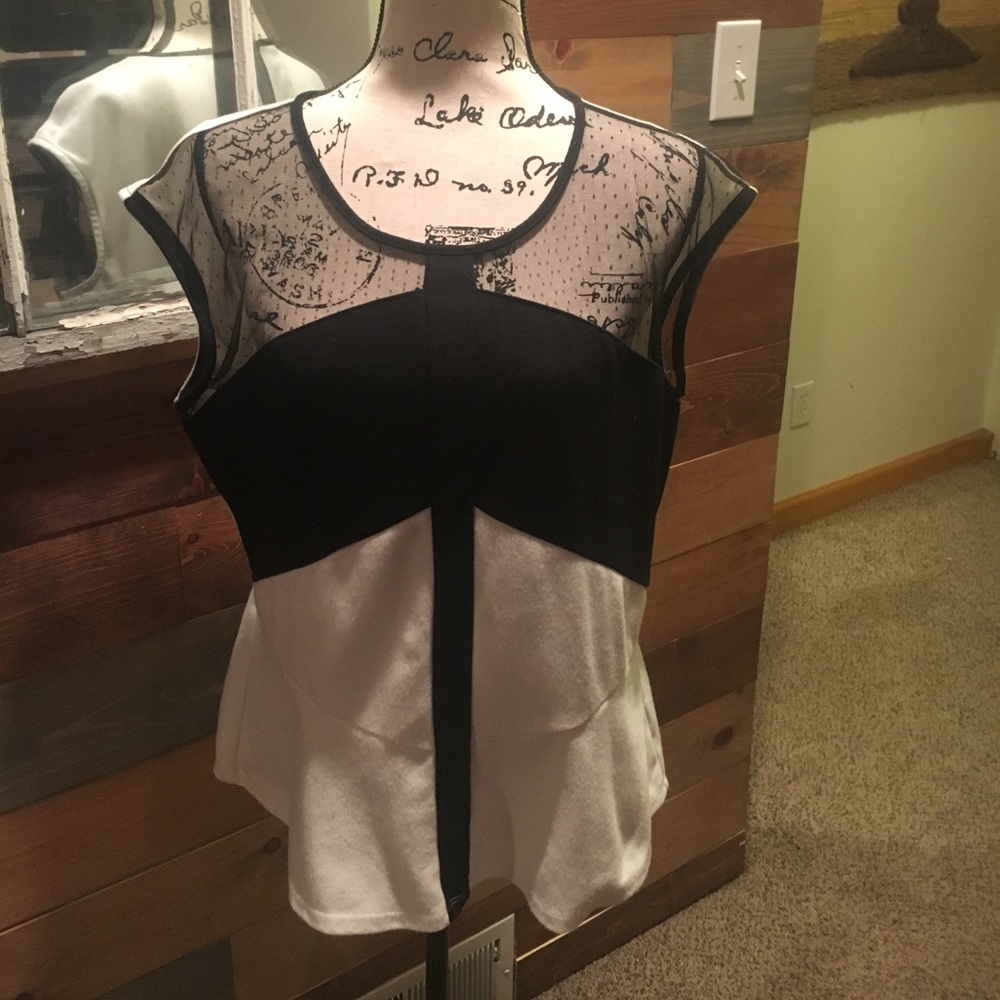 XL black & white Worthington blouse. Super cute!