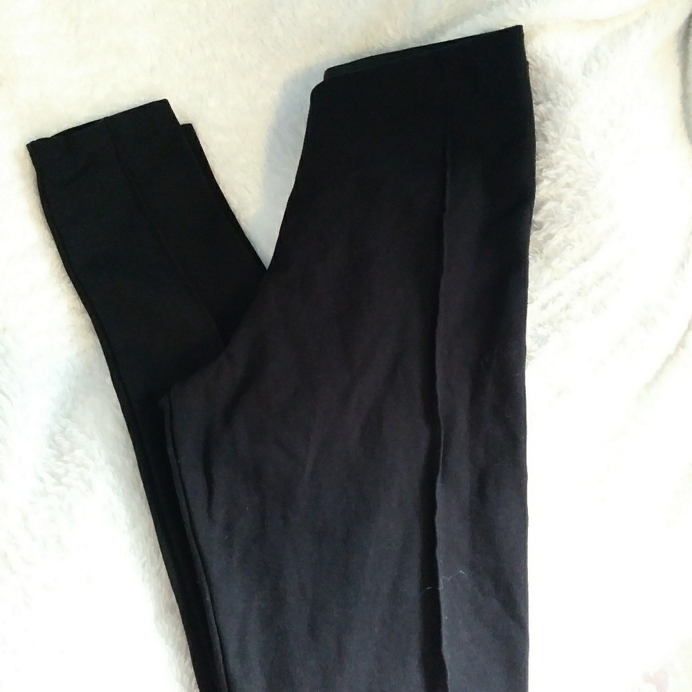 Black, stretchy ,no pockets , elastic waistband