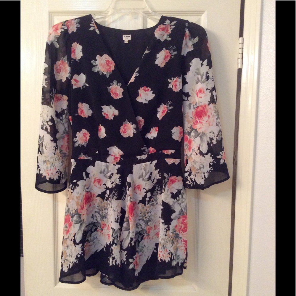🎉🎉SALE🎉🎉 UNIQ Floral Romper