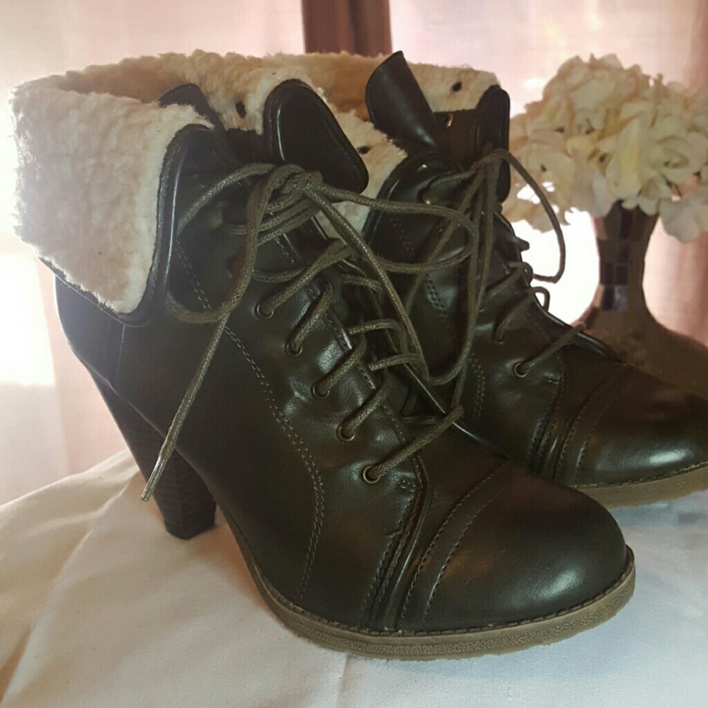 Brown Ankle Boots with Faux Fur collar