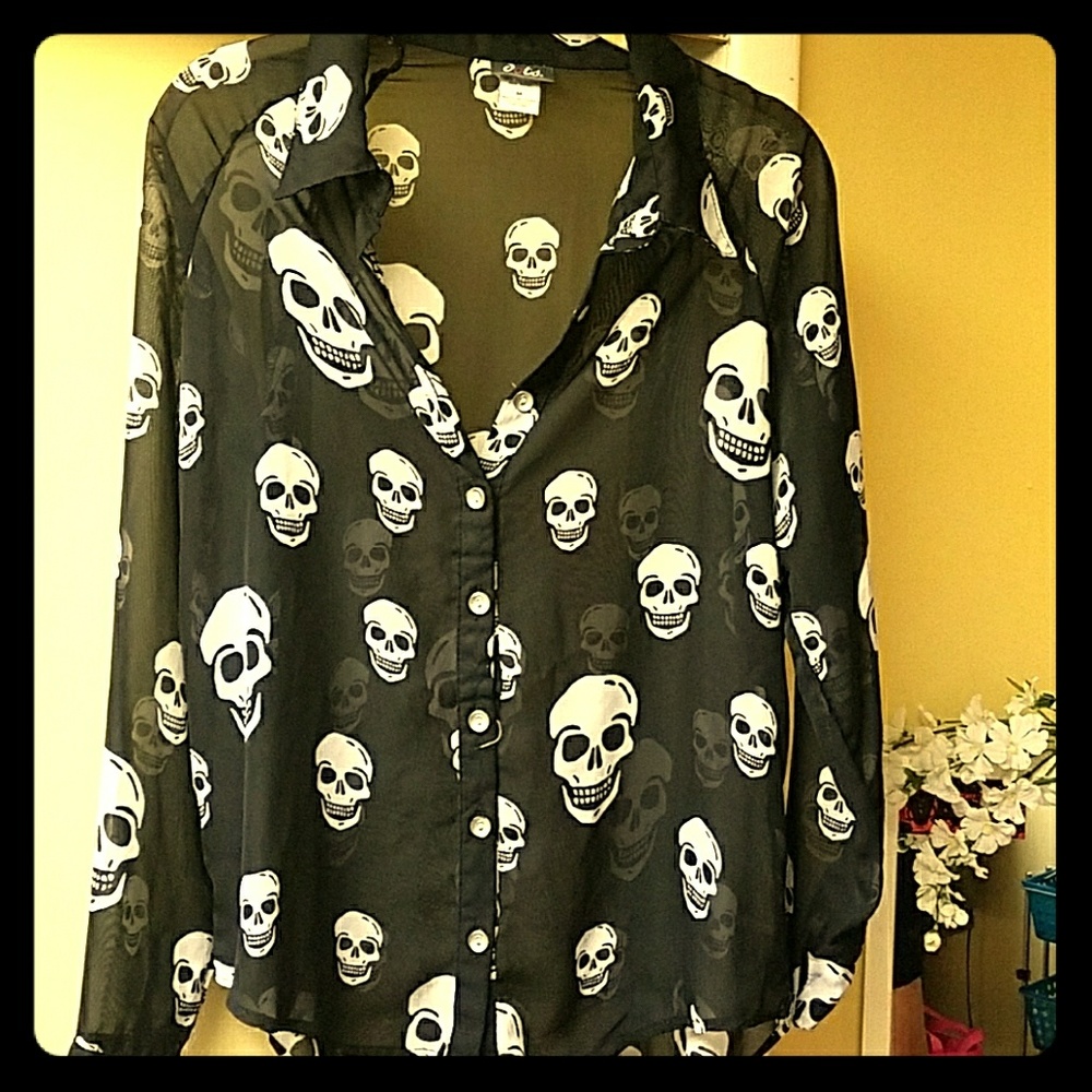 Long sleeved skull shirt