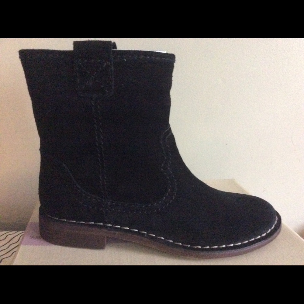 Brand New Clarks Cabaret Blk Suede Booties-sze 6