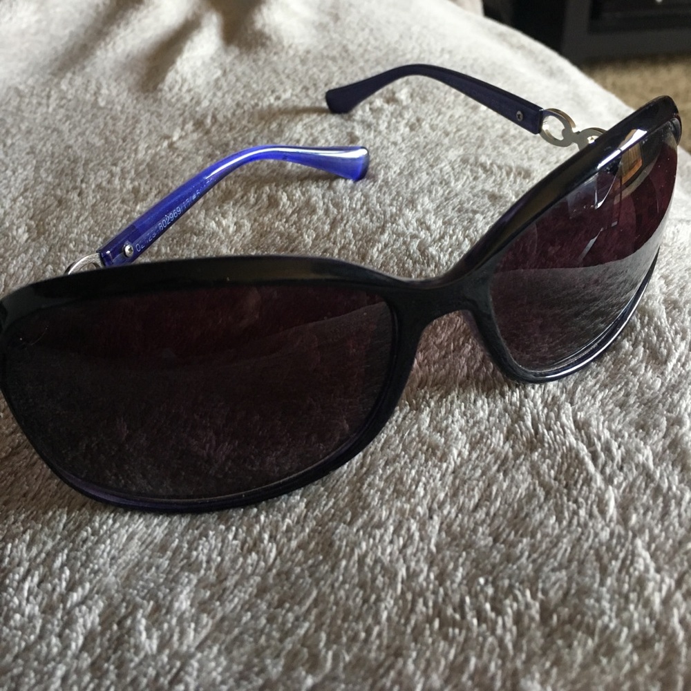 Blueish stylish sun glasses